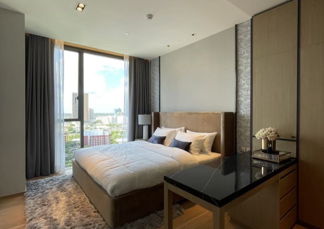 Luxury 1-bedroom condo at BEATNIQ Sukhumvit 32, 58 sqm, fully furnished with Italian furniture, near BTS Thong Lo. Rent 68,000 THB/month.