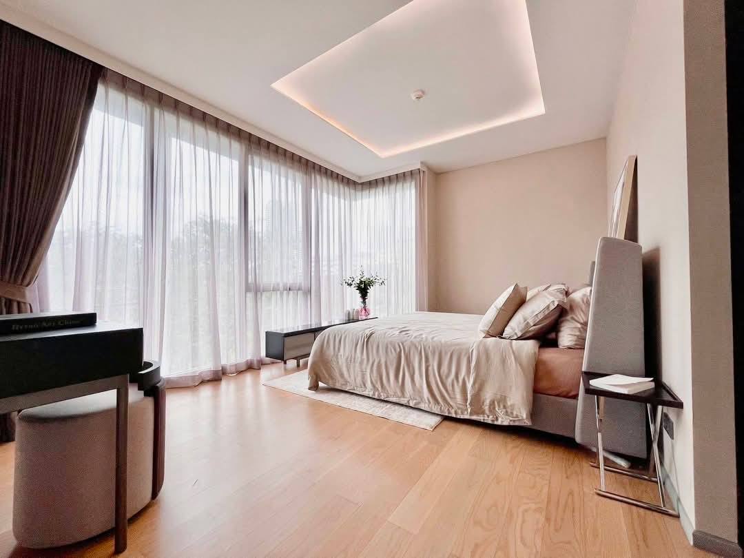 Modern 3-bedroom condo at FYNN Sukhumvit 31. 114 sqm, fully furnished, 4th floor. Near BTS Phrom Phong & The EM District. Rent 105,000 THB/month.