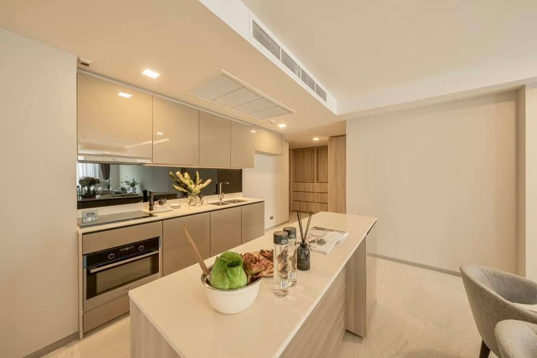 Modern 3-bedroom condo at FYNN Sukhumvit 31. 114 sqm, fully furnished, 4th floor. Near BTS Phrom Phong & The EM District. Rent 105,000 THB/month.
