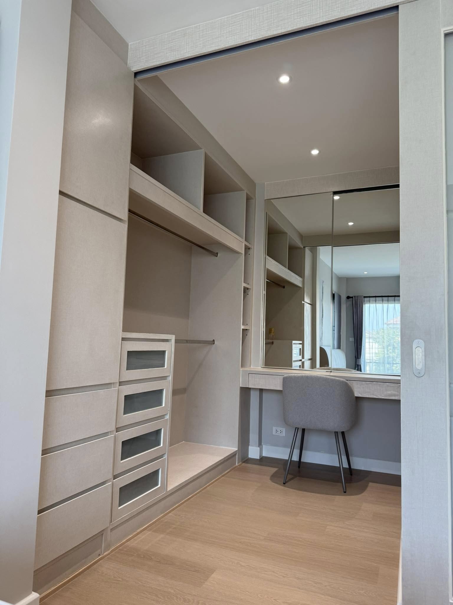 Spacious 3-bedroom house at Life Bangkok Boulevard for rent 58K THB. Fully renovated, modern appliances, gated community. Near Mega Bangna & Airport Link.