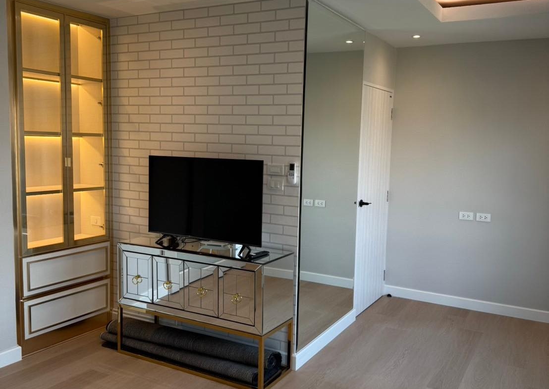 Spacious 3-bedroom house at Life Bangkok Boulevard for rent 58K THB. Fully renovated, modern appliances, gated community. Near Mega Bangna & Airport Link.