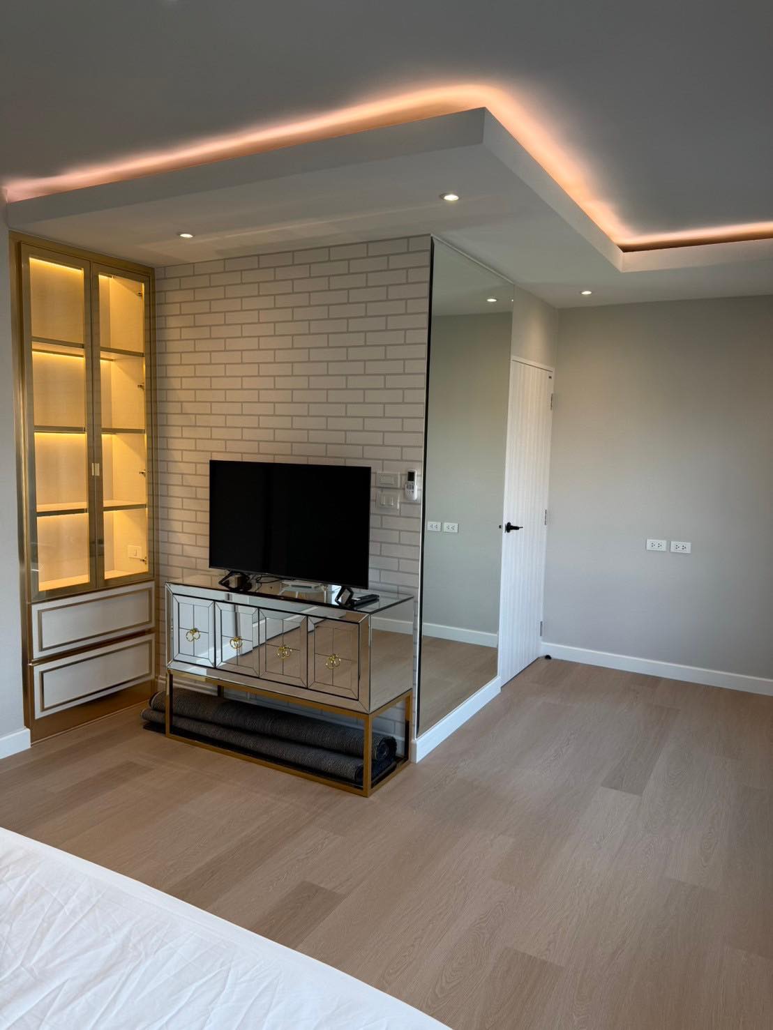 Spacious 3-bedroom house at Life Bangkok Boulevard for rent 58K THB. Fully renovated, modern appliances, gated community. Near Mega Bangna & Airport Link.