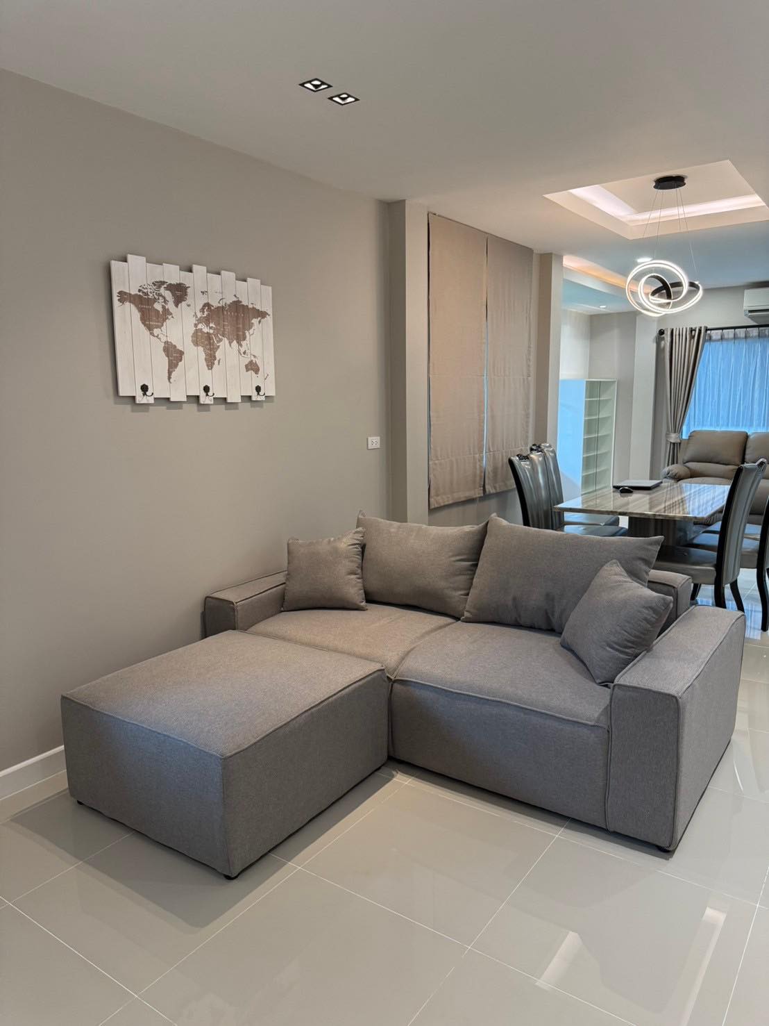 Spacious 3-bedroom house at Life Bangkok Boulevard for rent 58K THB. Fully renovated, modern appliances, gated community. Near Mega Bangna & Airport Link.