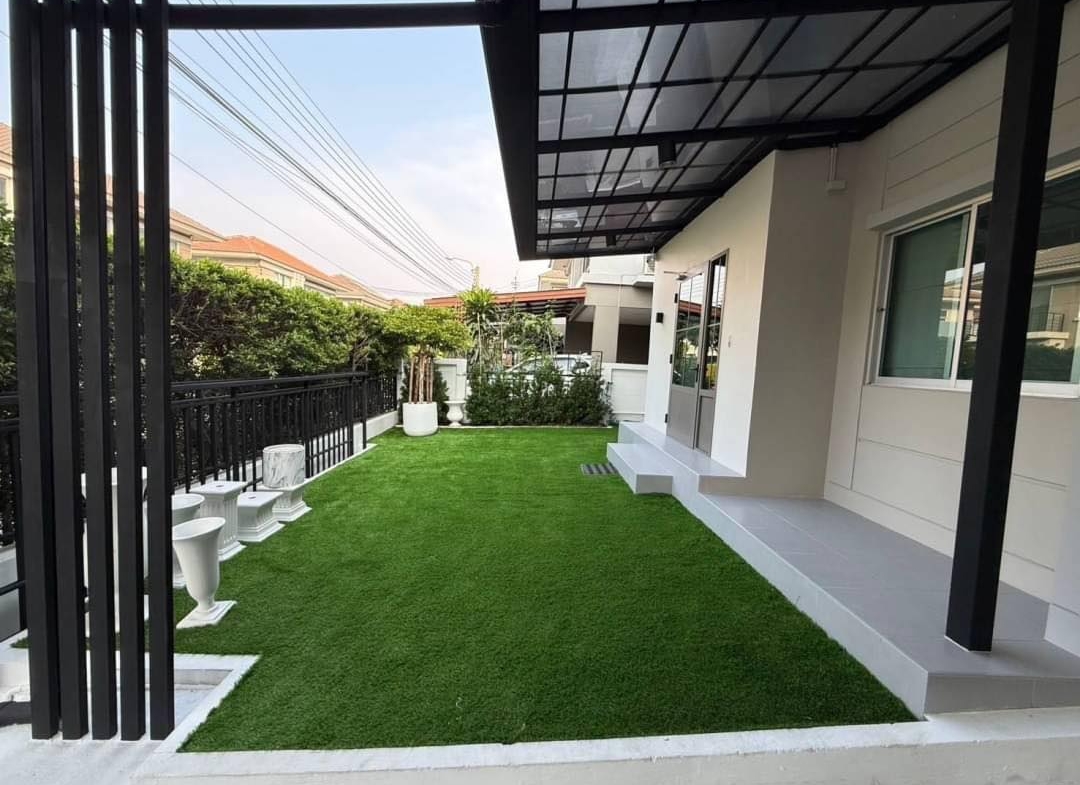 Spacious 3-bedroom house at Life Bangkok Boulevard for rent 58K THB. Fully renovated, modern appliances, gated community. Near Mega Bangna & Airport Link.