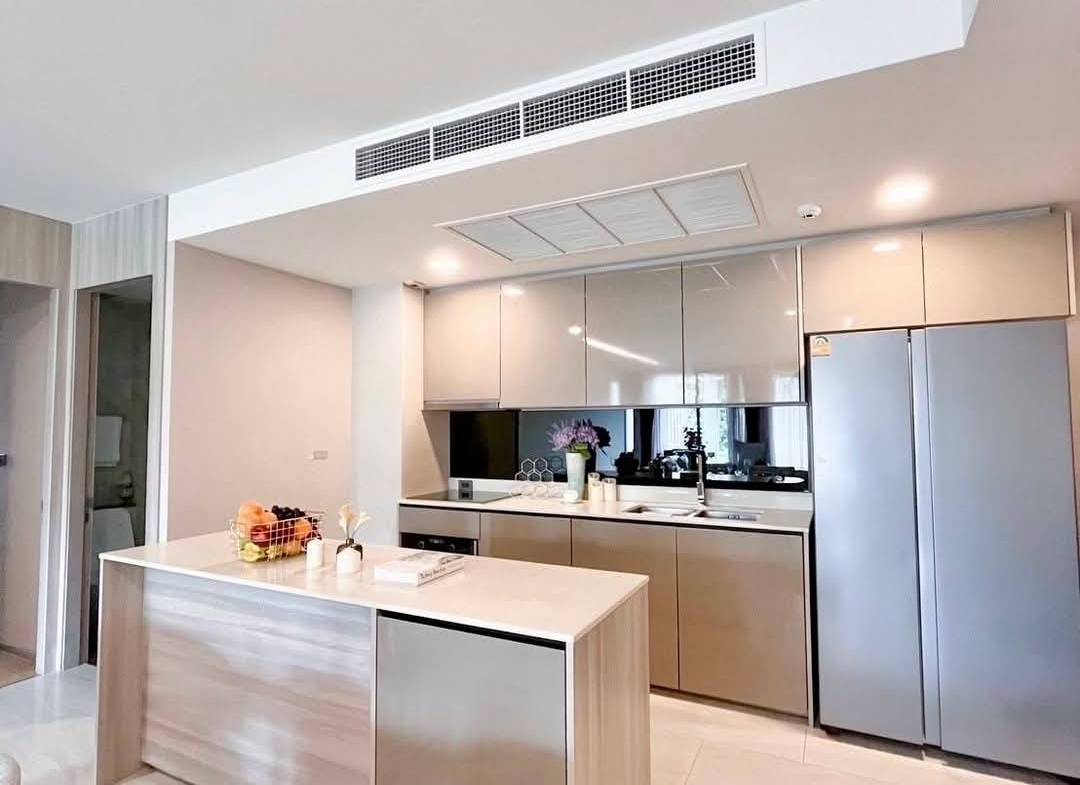 Modern 3-bedroom condo at FYNN Sukhumvit 31. 114 sqm, fully furnished, 4th floor. Near BTS Phrom Phong & The EM District. Rent 105,000 THB/month.