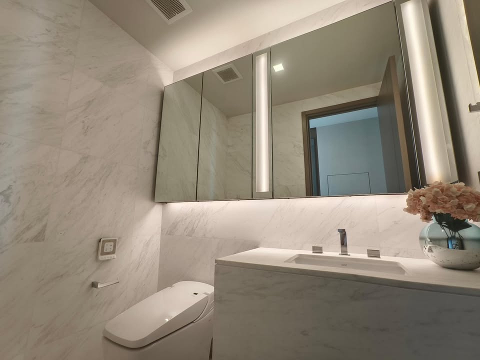 2-Bedrooms 3-Bathrooms 125 sqm condo at The Monument Thong Lo for Rent 150,000 THB/Month or For Sale 39.5M THB. Pet-friendly, city views, private lift.