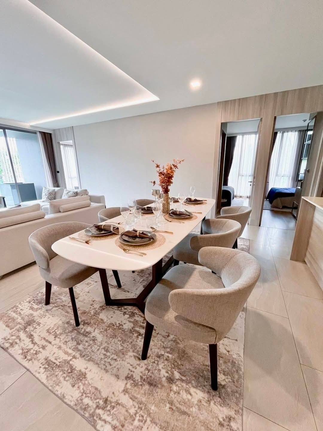 Modern 3-bedroom condo at FYNN Sukhumvit 31. 114 sqm, fully furnished, 4th floor. Near BTS Phrom Phong & The EM District. Rent 105,000 THB/month.