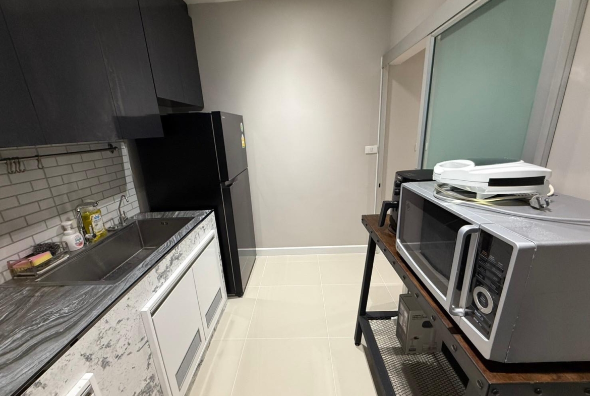 Spacious 3-bedroom house at Life Bangkok Boulevard for rent 58K THB. Fully renovated, modern appliances, gated community. Near Mega Bangna & Airport Link.