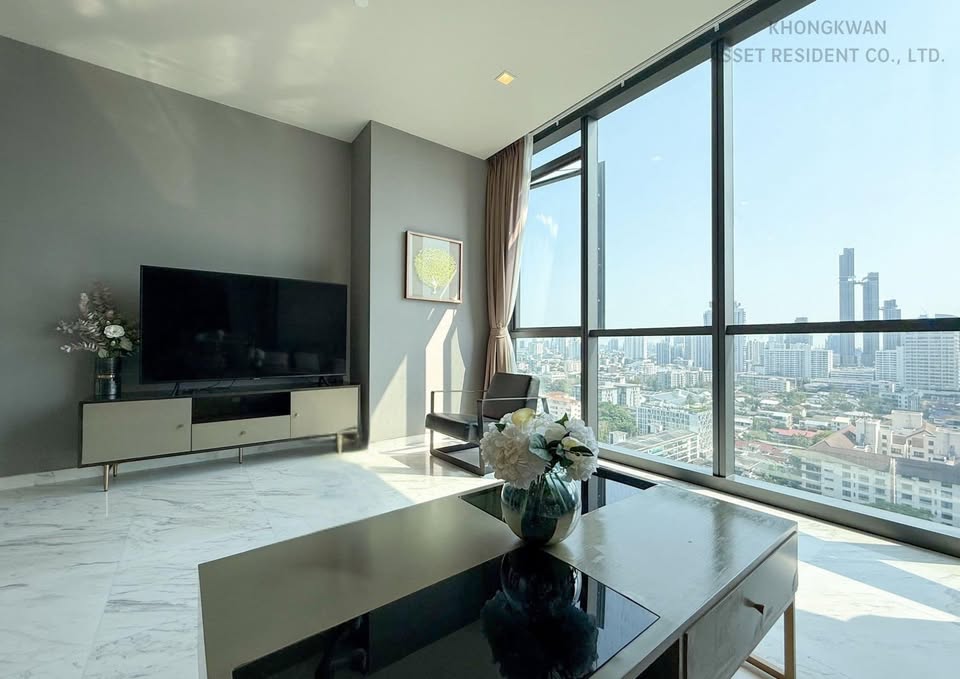 2-Bedrooms 3-Bathrooms 125 sqm condo at The Monument Thong Lo for Rent 150,000 THB/Month or For Sale 39.5M THB. Pet-friendly, city views, private lift.
