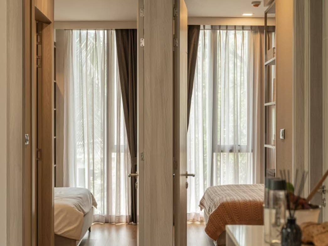 Modern 3-bedroom condo at FYNN Sukhumvit 31. 114 sqm, fully furnished, 4th floor. Near BTS Phrom Phong & The EM District. Rent 105,000 THB/month.