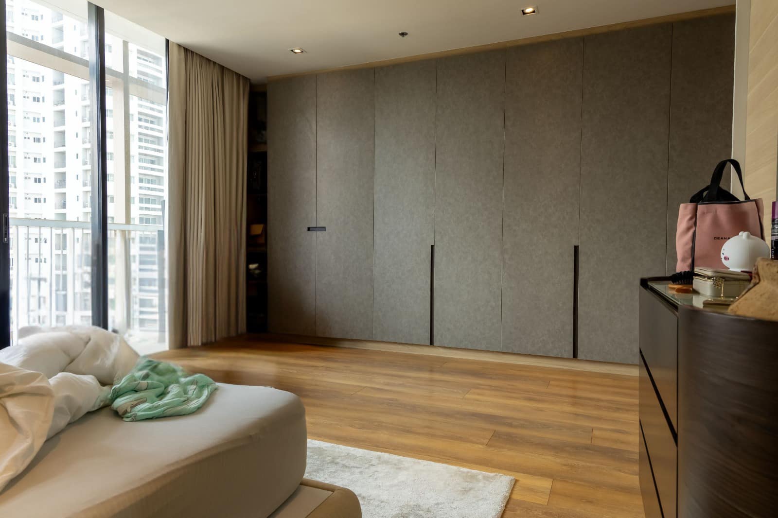 Luxury 2-bed, 2-bath condo at Park Origin Phrom Phong for rent. Fully renovated, 95 sqm, high floor, stunning views, premium amenities. Rent: 99,000 THB/month.
