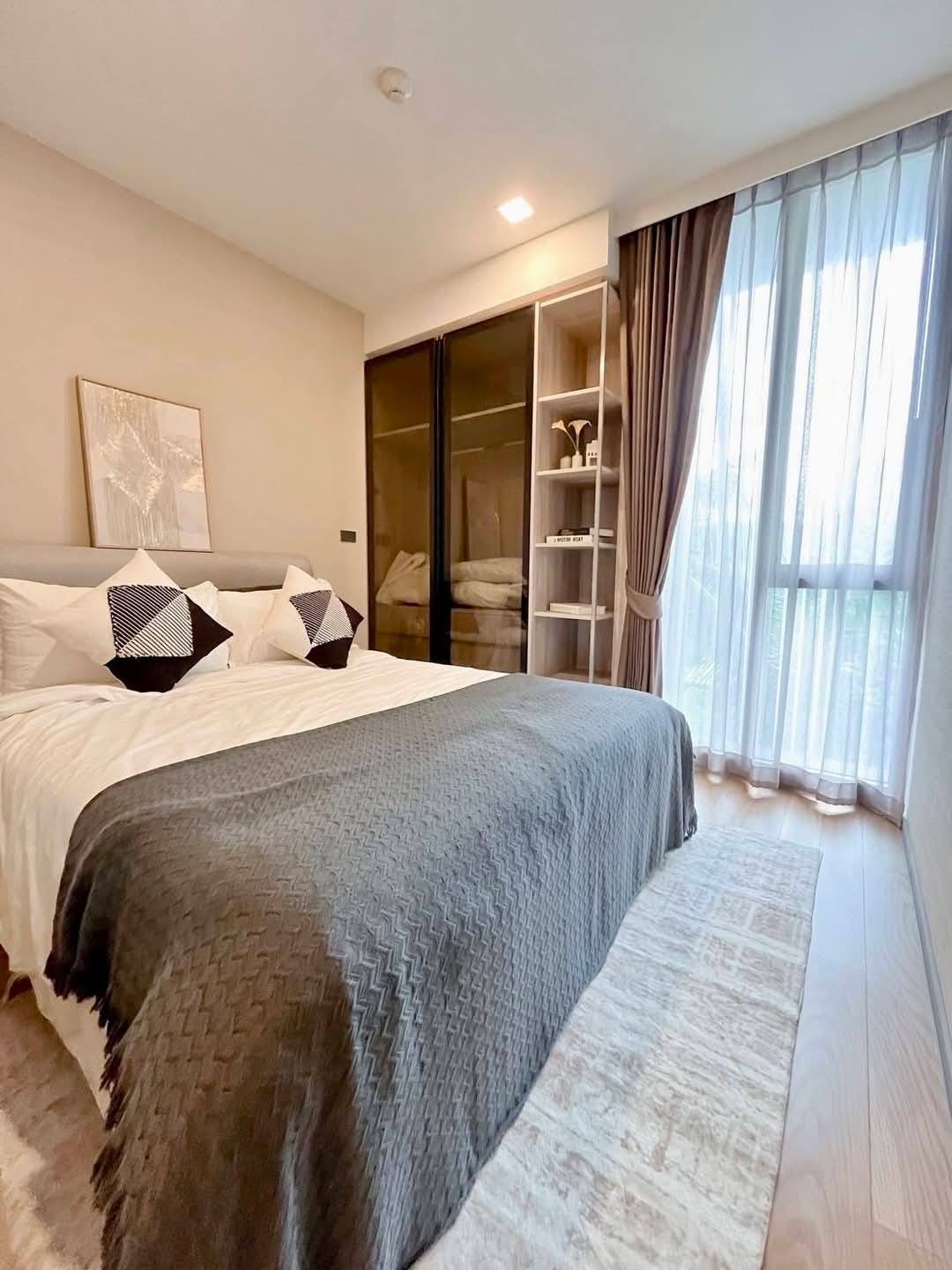 Modern 3-bedroom condo at FYNN Sukhumvit 31. 114 sqm, fully furnished, 4th floor. Near BTS Phrom Phong & The EM District. Rent 105,000 THB/month.