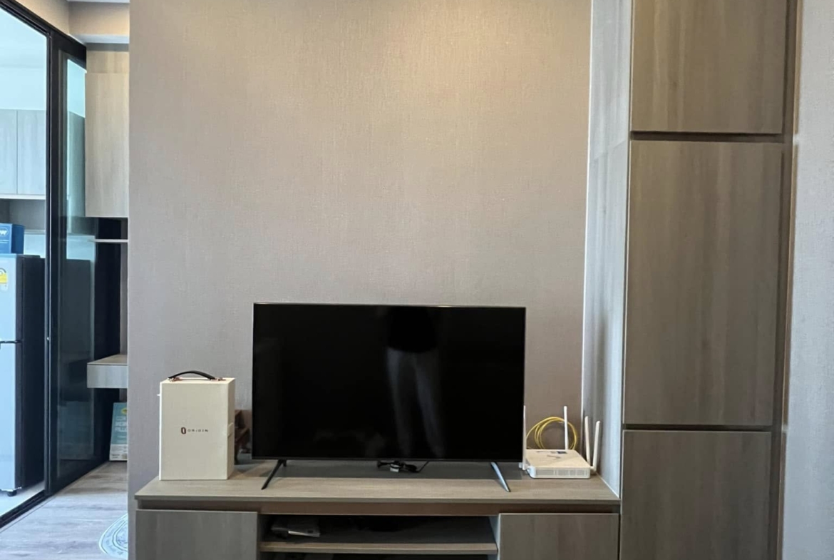 1-bedroom, 27 sqm condo at Knightsbridge Prime Onnut for rent at 21,000 THB/month. High-floor unit with a river view, free shuttle to BTS On Nut, luxury facilities.