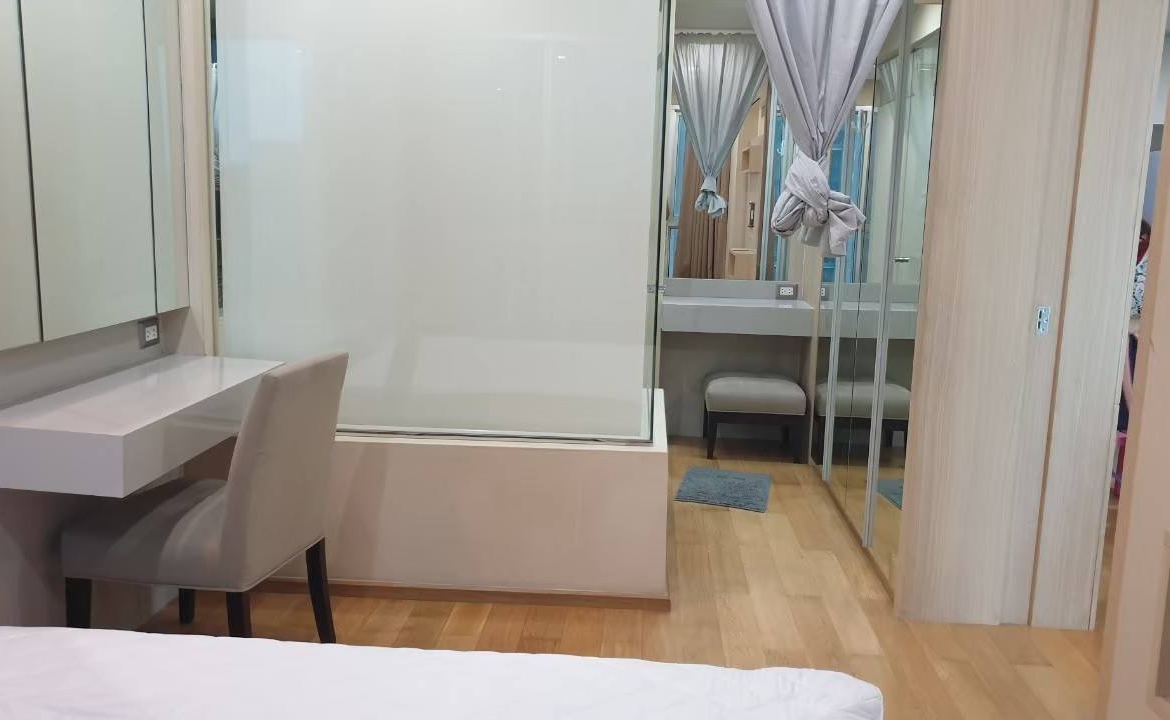Stylish 1-bedroom condo at The Address Asoke, 45.02 sqm, 33rd floor, prime Asoke location. Fully furnished, top facilities, near MRT. For sale at 6.5MB.