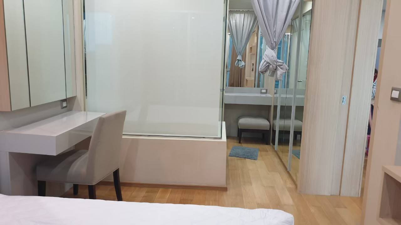 Stylish 1-bedroom condo at The Address Asoke, 45.02 sqm, 33rd floor, prime Asoke location. Fully furnished, top facilities, near MRT. For sale at 6.5MB.