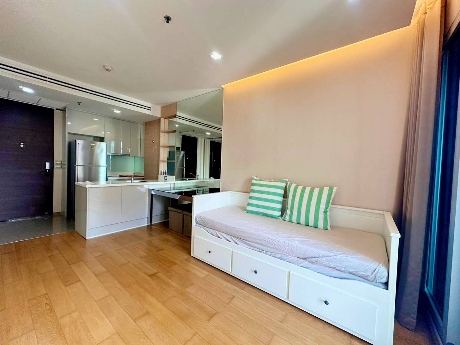 Stylish 1-bedroom condo at The Address Asoke, 45.02 sqm, 33rd floor, prime Asoke location. Fully furnished, top facilities, near MRT. For sale at 6.5MB.