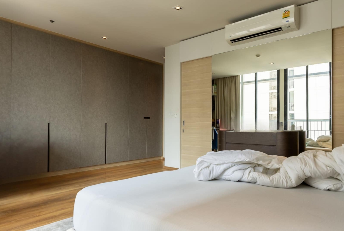 Luxury 2-bed, 2-bath condo at Park Origin Phrom Phong for rent. Fully renovated, 95 sqm, high floor, stunning views, premium amenities. Rent: 99,000 THB/month.