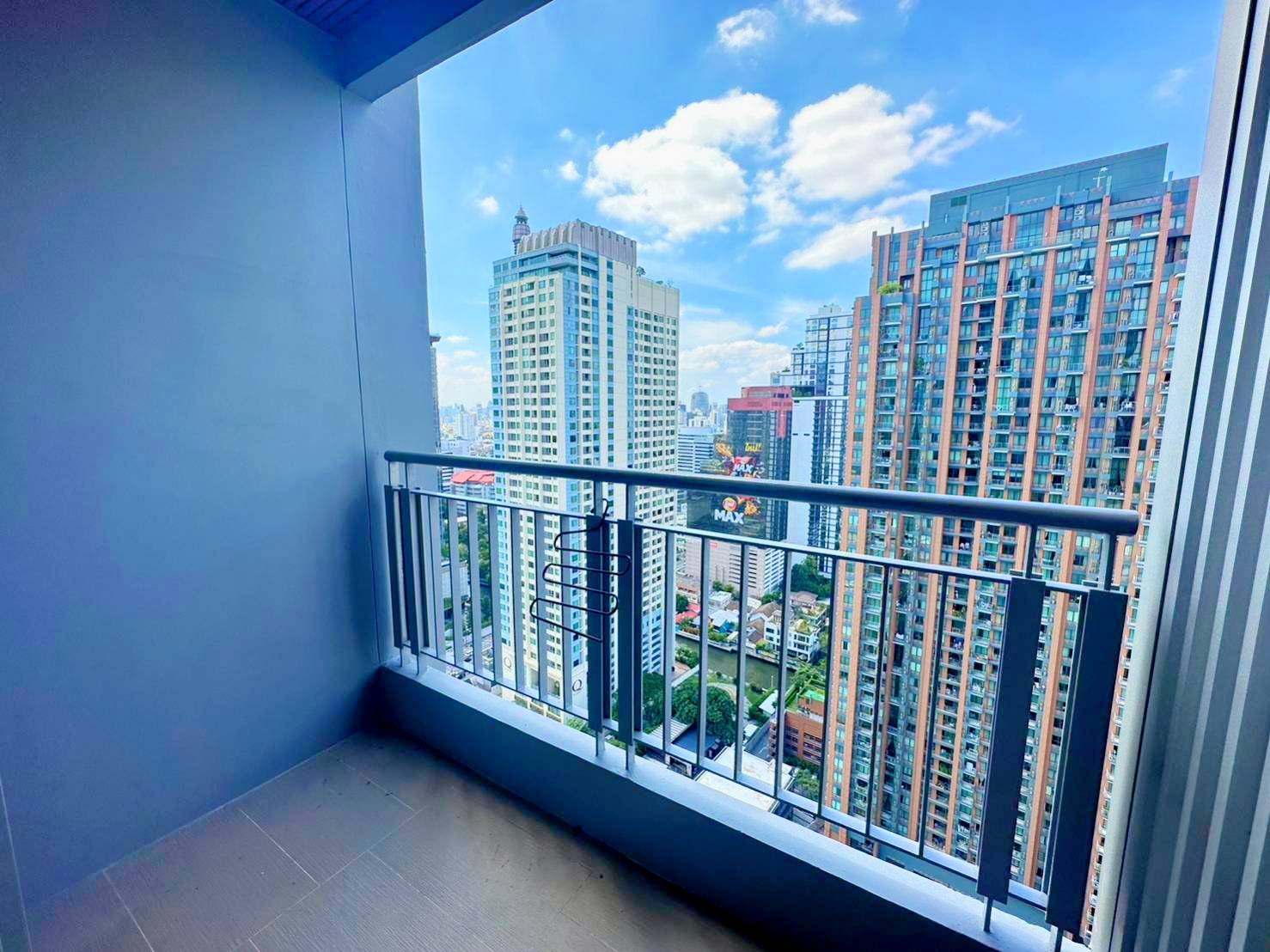 Stylish 1-bedroom condo at The Address Asoke, 45.02 sqm, 33rd floor, prime Asoke location. Fully furnished, top facilities, near MRT. For sale at 6.5MB.
