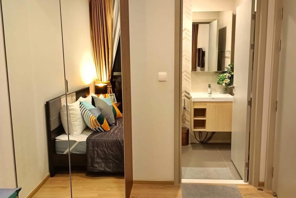 1-bedroom, 27 sqm condo at OKA HAUS Sukhumvit 36 for rent at 22,000 THB/month. High-floor unit with great privacy, free shuttle to BTS Thong Lo.