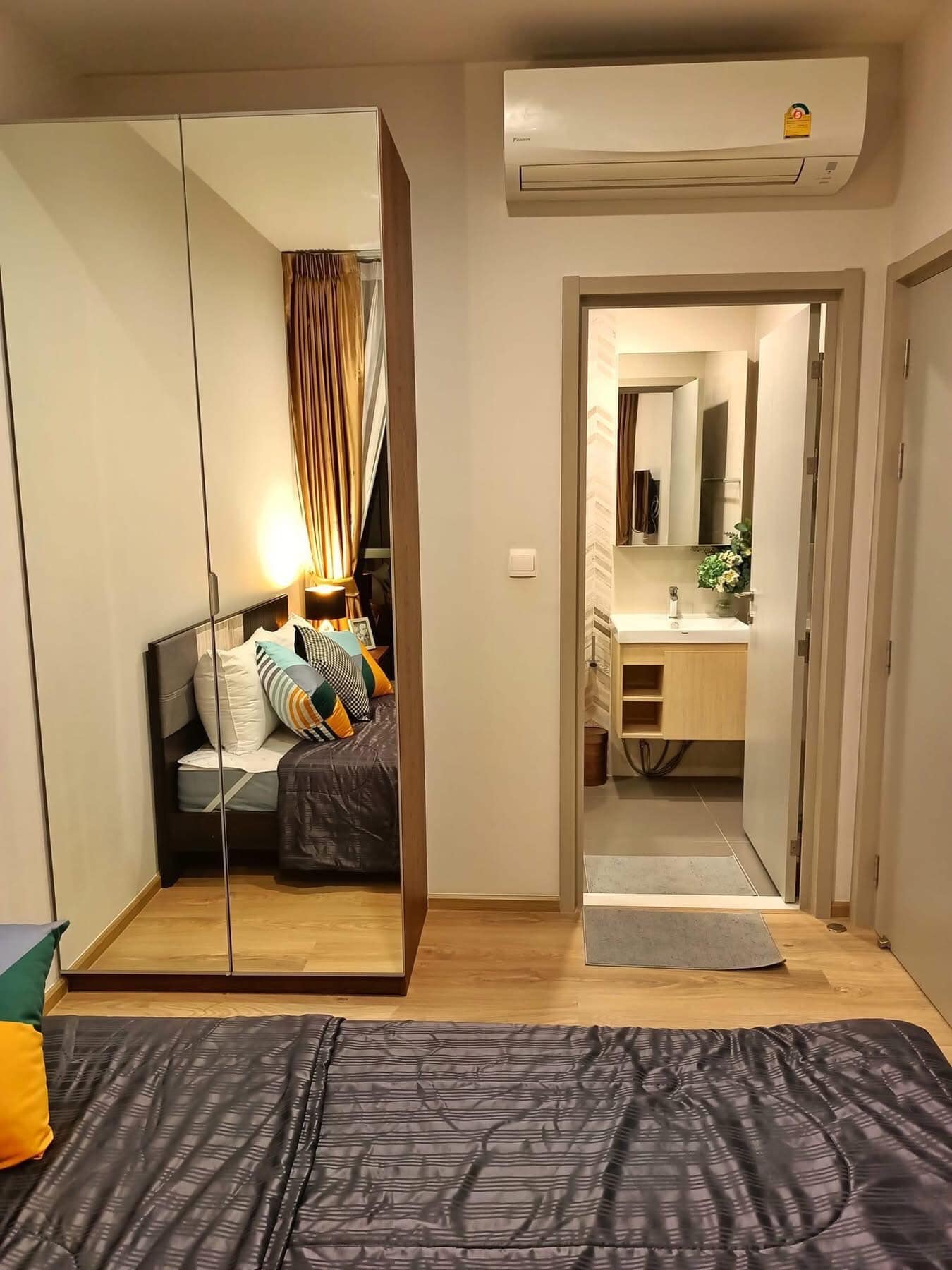1-bedroom, 27 sqm condo at OKA HAUS Sukhumvit 36 for rent at 22,000 THB/month. High-floor unit with great privacy, free shuttle to BTS Thong Lo.