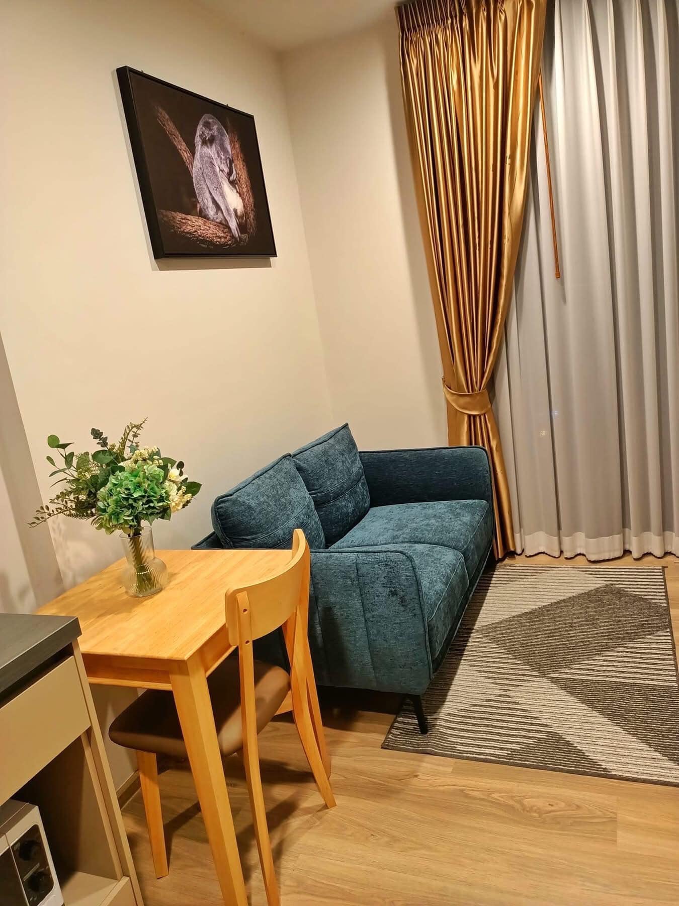 1-bedroom, 27 sqm condo at OKA HAUS Sukhumvit 36 for rent at 22,000 THB/month. High-floor unit with great privacy, free shuttle to BTS Thong Lo.
