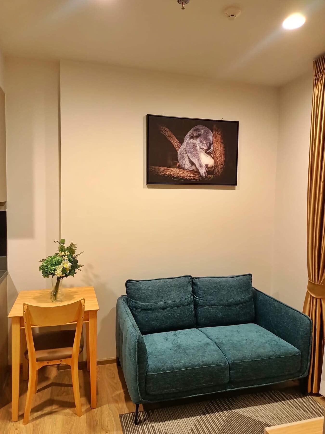 1-bedroom, 27 sqm condo at OKA HAUS Sukhumvit 36 for rent at 22,000 THB/month. High-floor unit with great privacy, free shuttle to BTS Thong Lo.