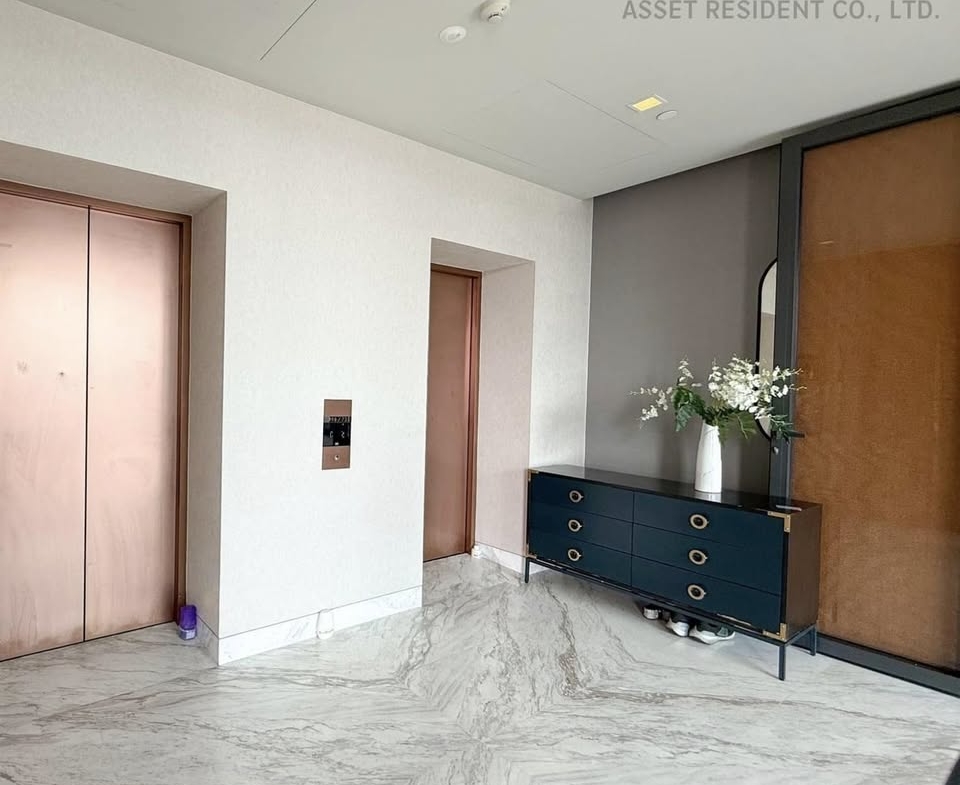 2-Bedrooms 3-Bathrooms 125 sqm condo at The Monument Thong Lo for Rent 150,000 THB/Month or For Sale 39.5M THB. Pet-friendly, city views, private lift.