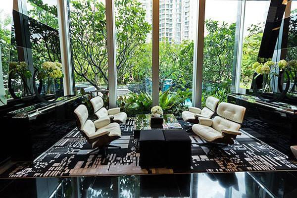 Stylish 1-bedroom condo at The Address Asoke, 45.02 sqm, 33rd floor, prime Asoke location. Fully furnished, top facilities, near MRT. For sale at 6.5MB.
