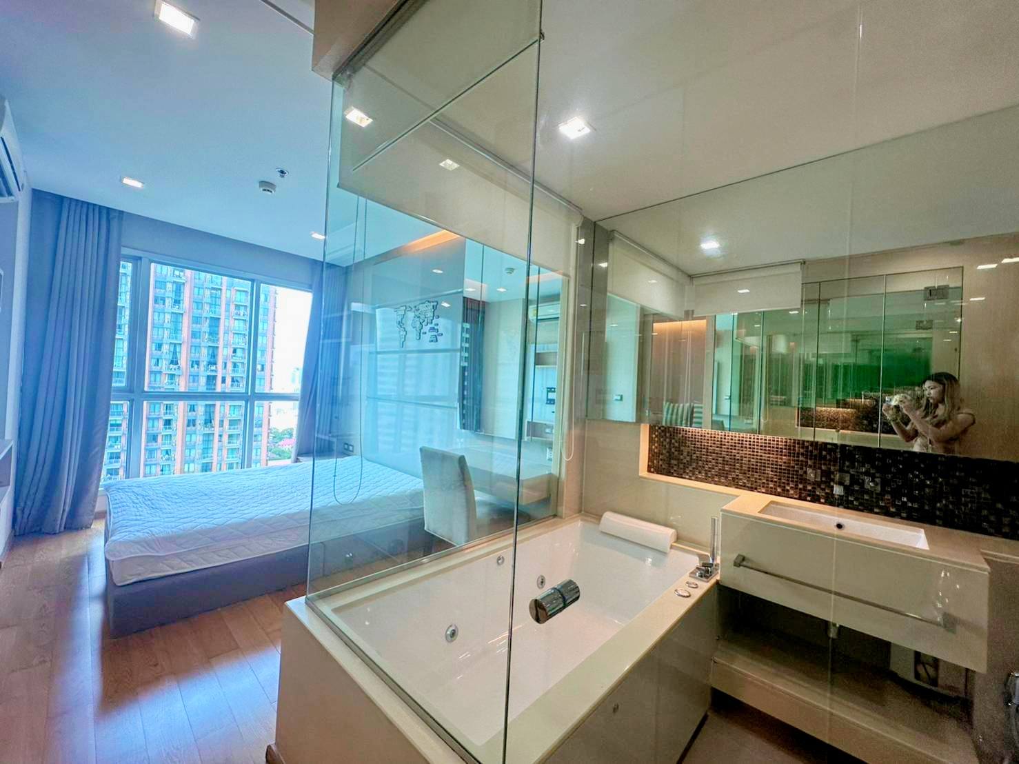 Stylish 1-bedroom condo at The Address Asoke, 45.02 sqm, 33rd floor, prime Asoke location. Fully furnished, top facilities, near MRT. For sale at 6.5MB.