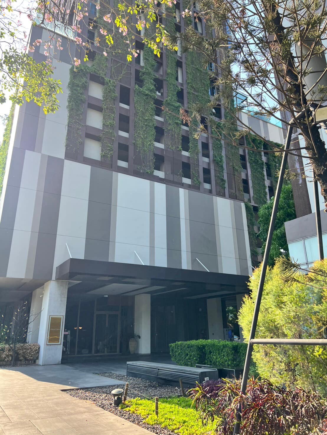 Spacious 2-bed 74.25 SQM condo at Ashton Morph 38. Pet-friendly, luxury high-rise near BTS Thong Lo. Sale 13M THB. Contact now for a private viewing!