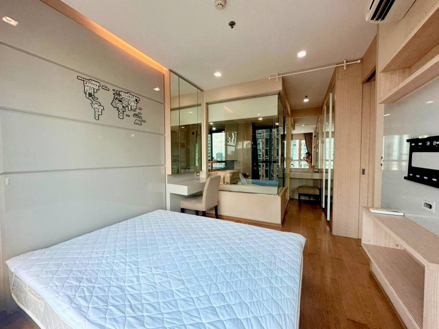Stylish 1-bedroom condo at The Address Asoke, 45.02 sqm, 33rd floor, prime Asoke location. Fully furnished, top facilities, near MRT. For sale at 6.5MB.