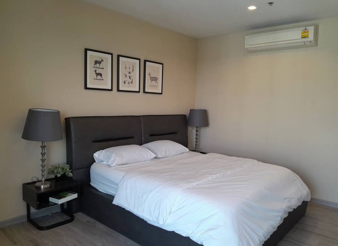 Luxury 1-bedroom, 2-bathroom duplex condo at HQ Thonglor for rent at 55,000 THB/month. High floor, fully furnished, top amenities, and near BTS Thong Lo.