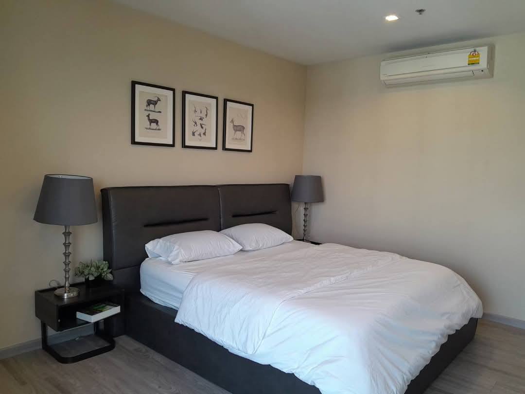 Luxury 1-bedroom, 2-bathroom duplex condo at HQ Thonglor for rent at 55,000 THB/month. High floor, fully furnished, top amenities, and near BTS Thong Lo.