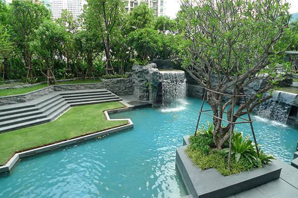 Stylish 1-bedroom condo at The Address Asoke, 45.02 sqm, 33rd floor, prime Asoke location. Fully furnished, top facilities, near MRT. For sale at 6.5MB.