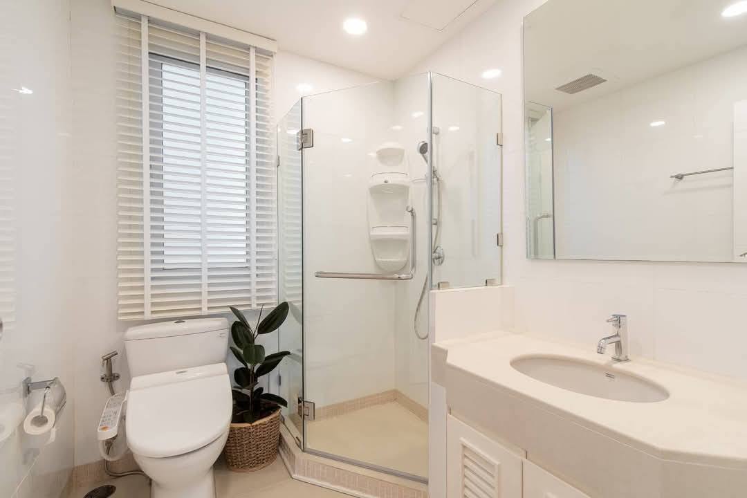 2-Bed, 2-Bath, 100 sqm Condo for Rent at Baan Siri 24, Near BTS Phrom Phong, 60,000 THB/month