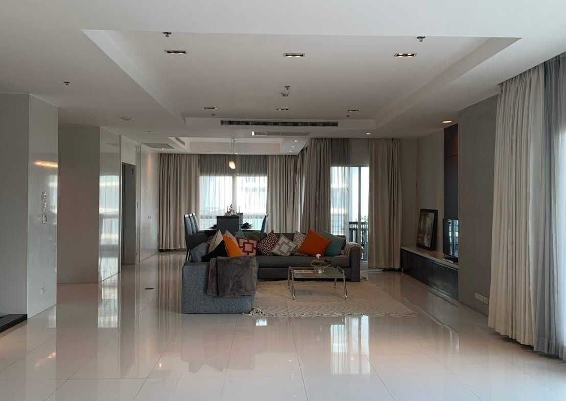 5-Bed, 4-Bath, 385 sqm Duplex Penthouse at Royal Residence Park for Rent near Lumphini MRT, 250,000 THB/month
