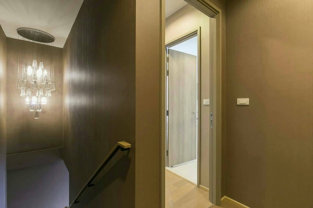 Luxury 1-bedroom, 2-bathroom duplex condo at HQ Thonglor for rent at 55,000 THB/month. High floor, fully furnished, top amenities, and near BTS Thong Lo.