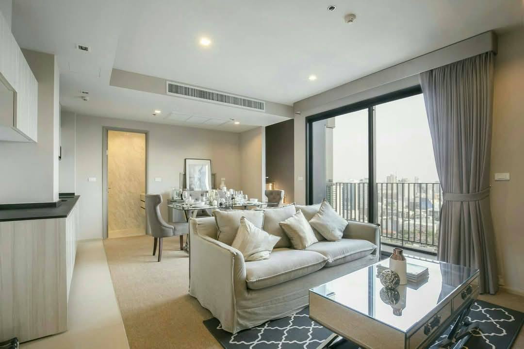 Luxury 1-bedroom, 2-bathroom duplex condo at HQ Thonglor for rent at 55,000 THB/month. High floor, fully furnished, top amenities, and near BTS Thong Lo.