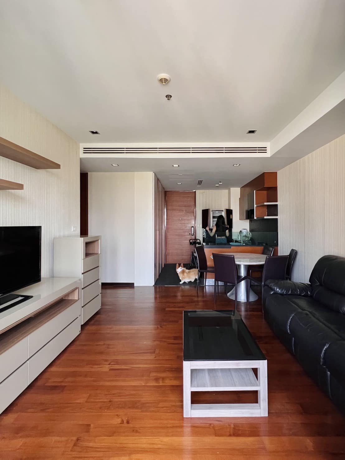 Spacious 2-bed 74.25 SQM condo at Ashton Morph 38. Pet-friendly, luxury high-rise near BTS Thong Lo. Sale 13M THB. Contact now for a private viewing!