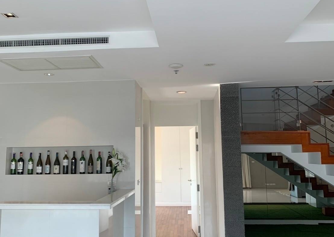 5-Bed, 4-Bath, 385 sqm Duplex Penthouse at Royal Residence Park for Rent near Lumphini MRT, 250,000 THB/month