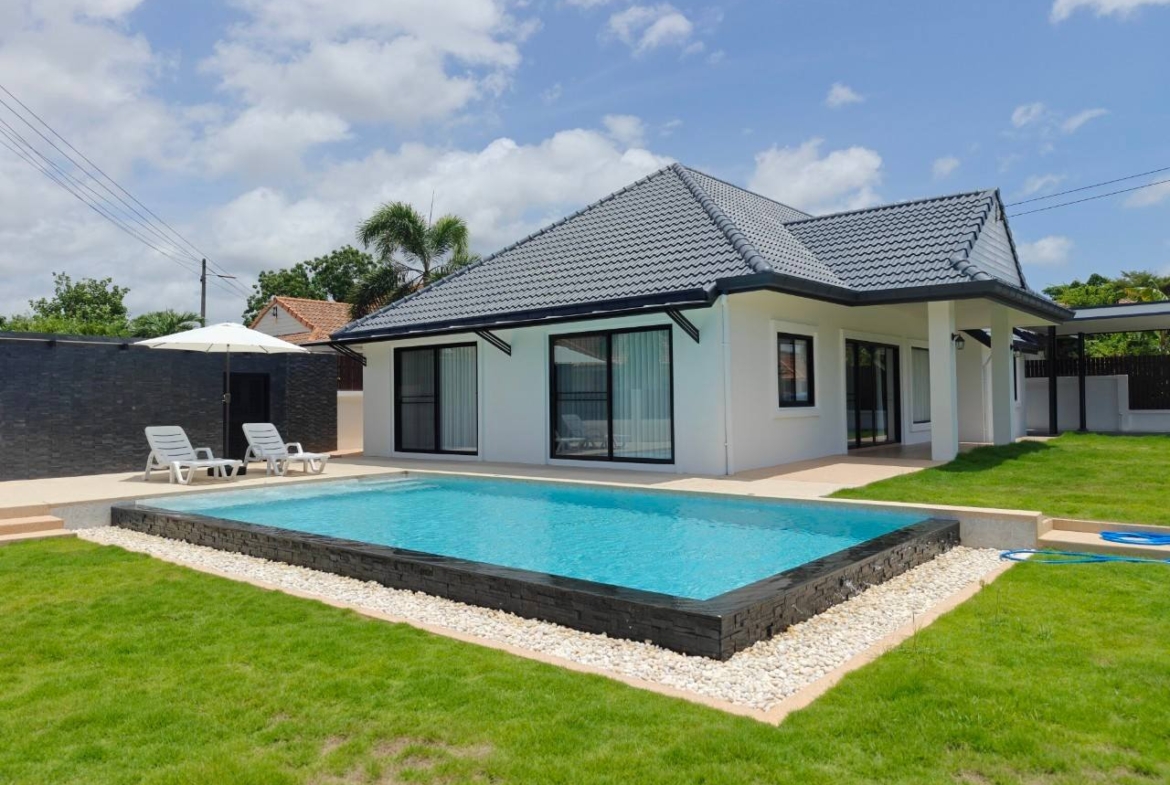 4-Bedroom, 3-Bathroom Villa for Sale in Villa in Pattaya Tropical Village, 320 sqm, 12,900,000 THB, Near Pattaya Railway Station