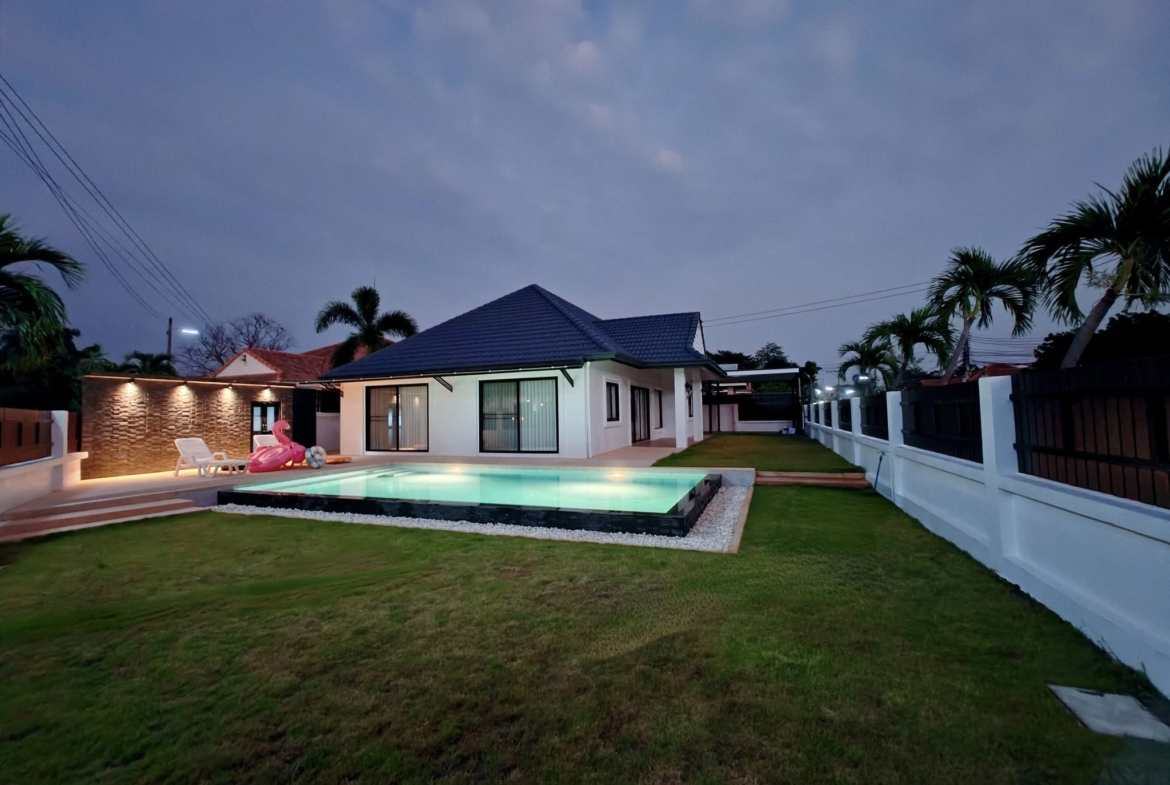 4-Bedroom, 3-Bathroom Villa for Sale in Villa in Pattaya Tropical Village, 320 sqm, 12,900,000 THB, Near Pattaya Railway Station