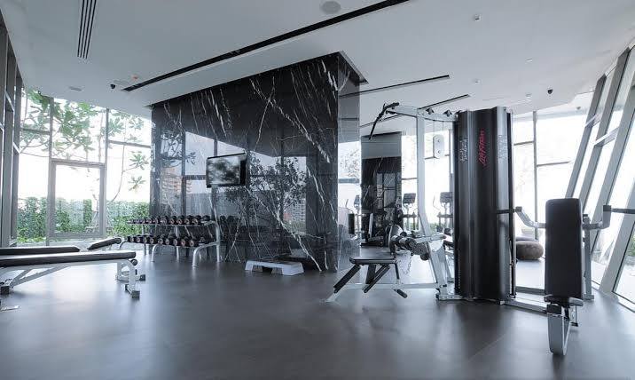 Luxury 1-bedroom, 2-bathroom duplex condo at HQ Thonglor for rent at 55,000 THB/month. High floor, fully furnished, top amenities, and near BTS Thong Lo.