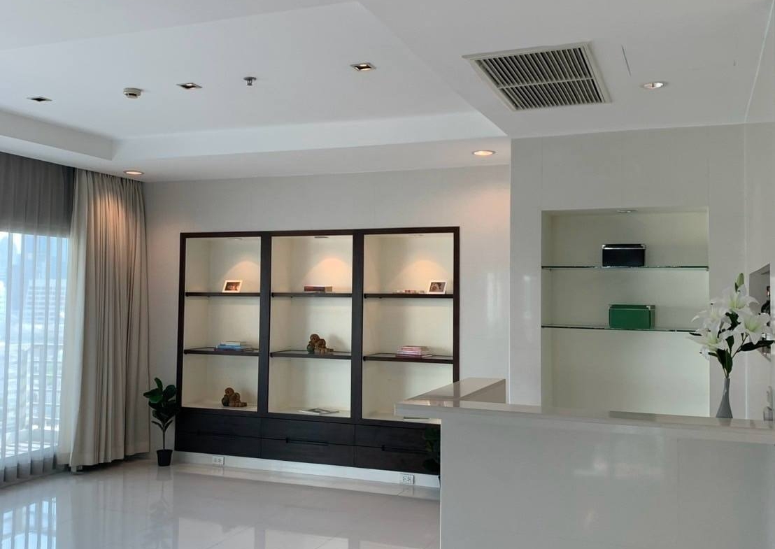 5-Bed, 4-Bath, 385 sqm Duplex Penthouse at Royal Residence Park for Rent near Lumphini MRT, 250,000 THB/month