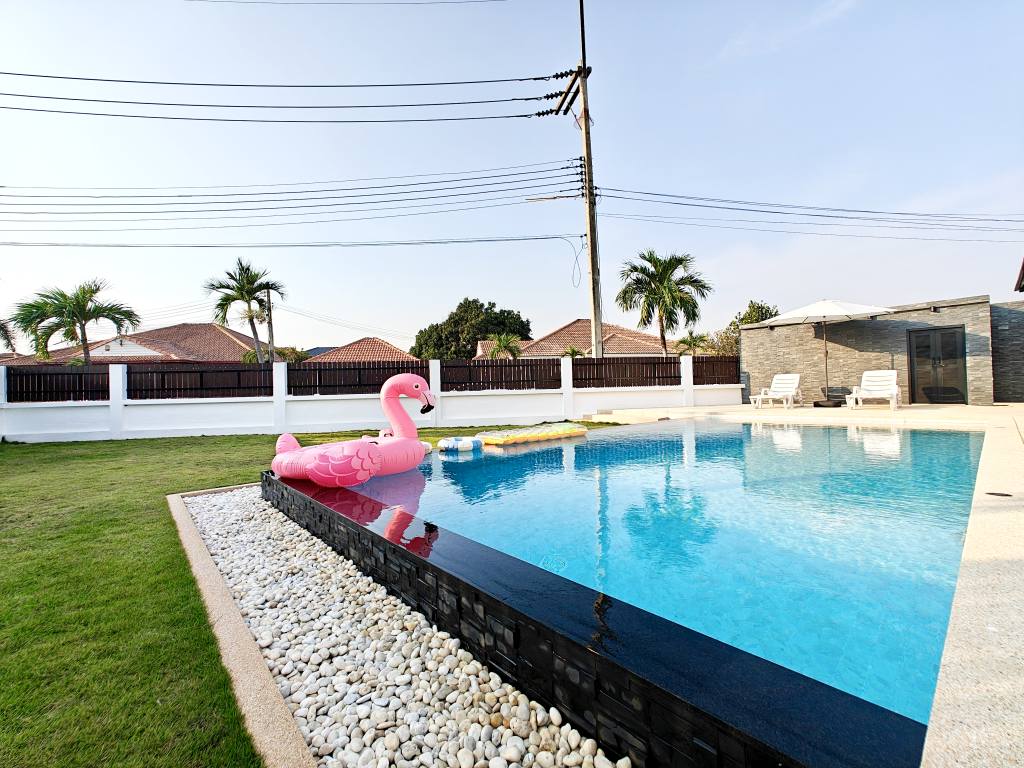 4-Bedroom, 3-Bathroom Villa for Sale in Villa in Pattaya Tropical Village, 320 sqm, 12,900,000 THB, Near Pattaya Railway Station