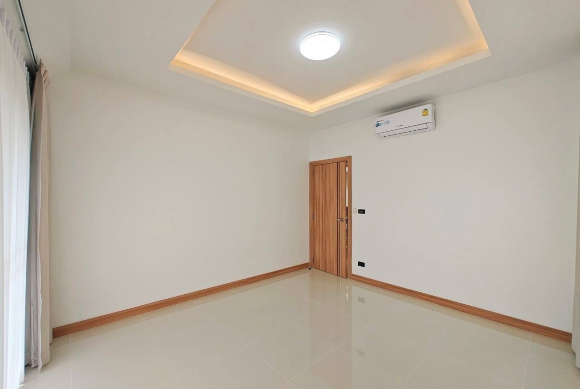 4-Bedroom, 3-Bathroom Villa for Sale in Villa in Pattaya Tropical Village, 320 sqm, 12,900,000 THB, Near Pattaya Railway Station