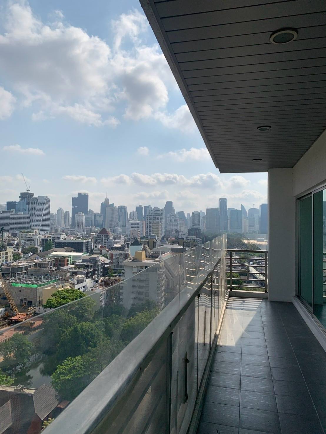 5-Bed, 4-Bath, 385 sqm Duplex Penthouse at Royal Residence Park for Rent near Lumphini MRT, 250,000 THB/month