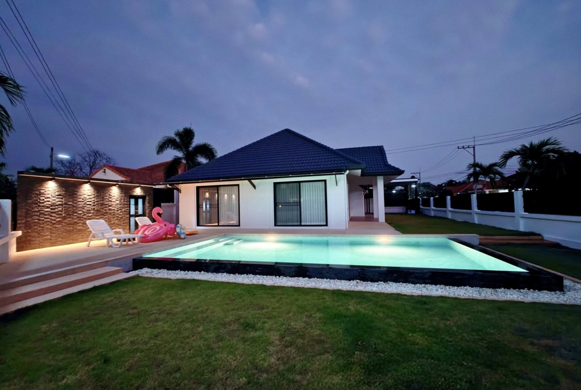 4-Bedroom, 3-Bathroom Villa for Sale in Villa in Pattaya Tropical Village, 320 sqm, 12,900,000 THB, Near Pattaya Railway Station