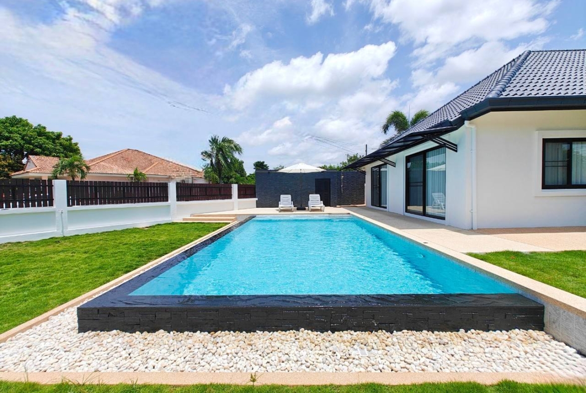 4-Bedroom, 3-Bathroom Villa for Sale in Villa in Pattaya Tropical Village, 320 sqm, 12,900,000 THB, Near Pattaya Railway Station