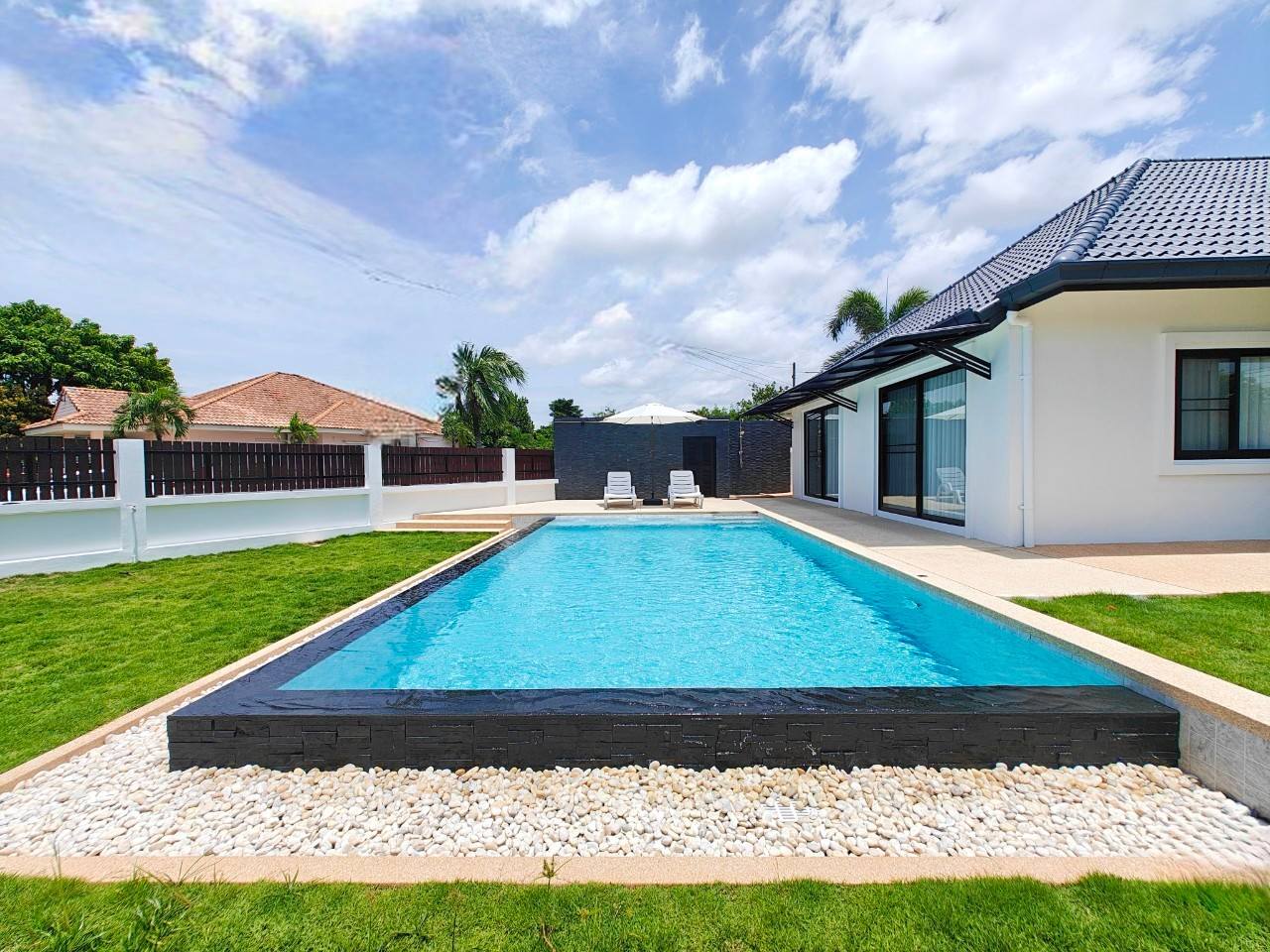 4-Bedroom, 3-Bathroom Villa for Sale in Villa in Pattaya Tropical Village, 320 sqm, 12,900,000 THB, Near Pattaya Railway Station